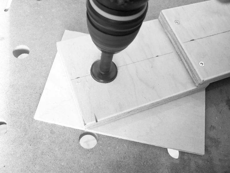 Prie frezerio pritvirtinkite kopijavimo žiedą