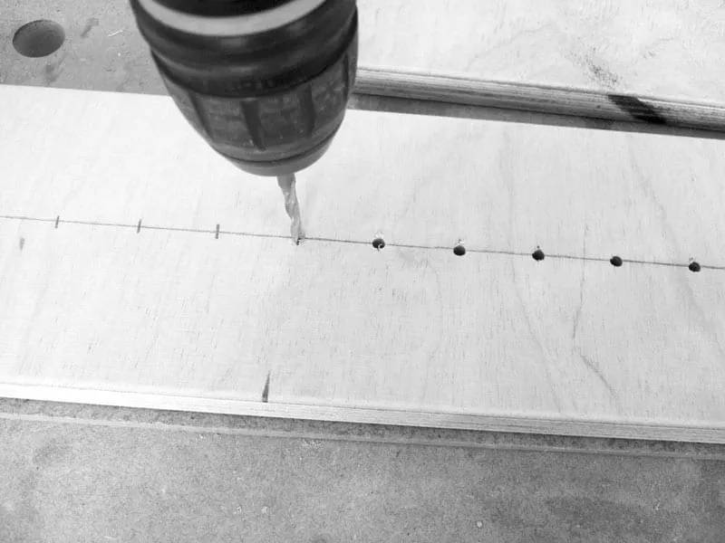 Išgręžkite kiaurymes M5 įleidžiamiems varžtams