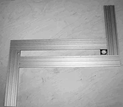 Pritvirtinkite daugiafunkcį šabloną