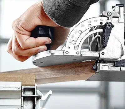 Siekiant maksimalaus stabilumo, kiekvieno kampo jungčiai naudojami du kaiščiai