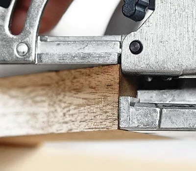 Antrojo lizdo frezavimas su DOMINO