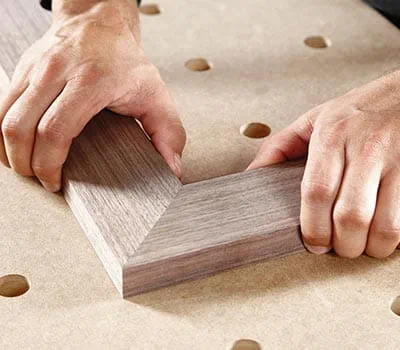 Medinio rėmo surinkimas ir sutvirtinimas