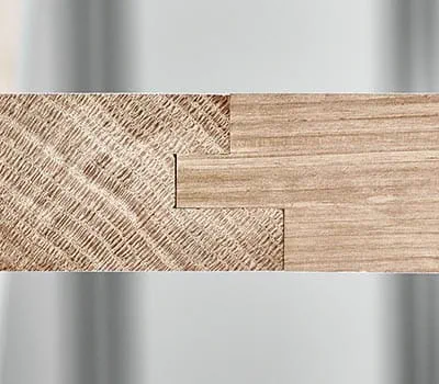 Tada išpjaukite kaiščius paruoštoms skylėms