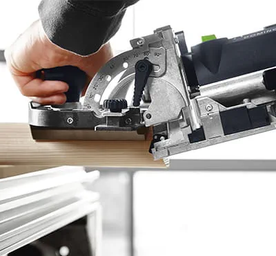 Kiaurymės frezavimas porankyje