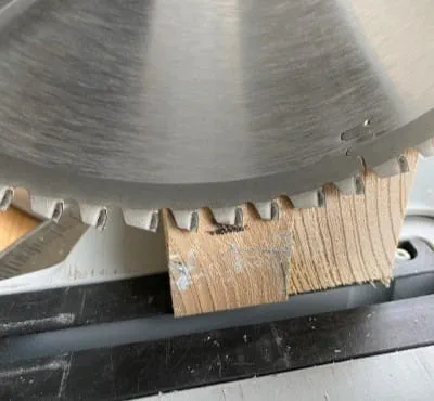 Pjovimo gylio ribotuvo nustatymas: 