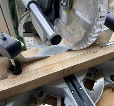 Ruošinio uždėjimas ant KAPEX stalelio