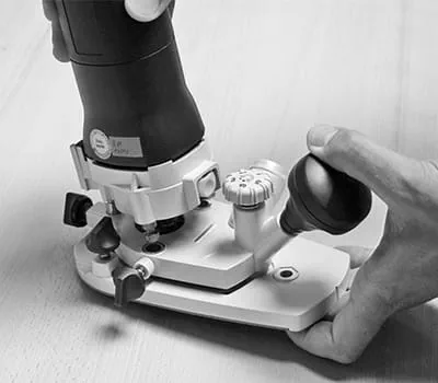 Įrankio sujungimas su atraminiu padu