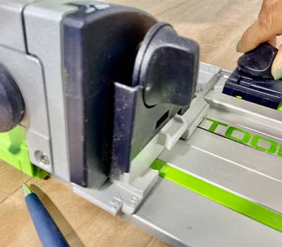 Pjūvio ribotuvo tvirtinimas priekyje