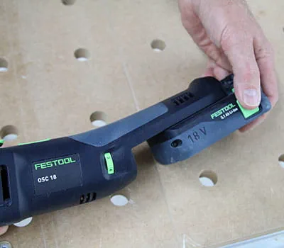 Akumuliatoriaus išėmimas