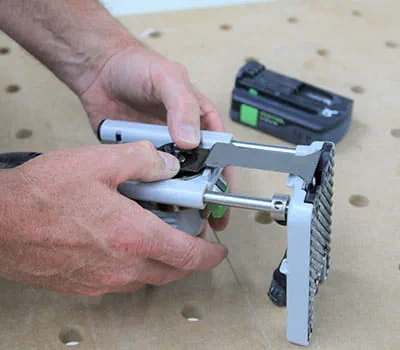 Pritvirtinkite pjūklelį