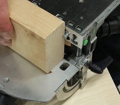 Atraminių smeigių naudojimas statramsčio galų frezavimui