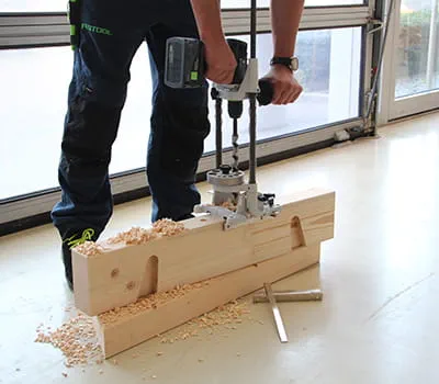 Taip pat sijose išgręžkite skyles