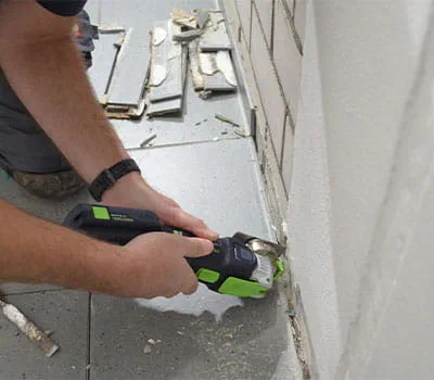 Sandūrų mišinio šalinimas kampuose su osciliatoriumi OSC 18