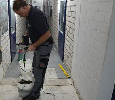 Plytelių klijų maišymas maišykle MX 1600