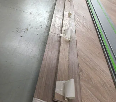 Klebestreifen anbringen