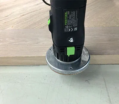 Fräse sauber über die komplette Länge führen