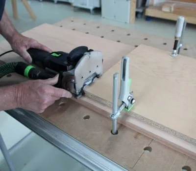 Vidurinės dalies sujungimas su dugno plokšte