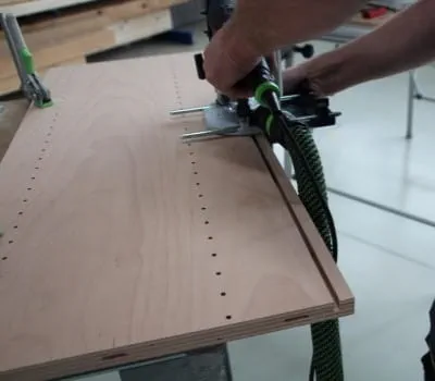 Griovelio išfrezavimas galinėje sienelėje