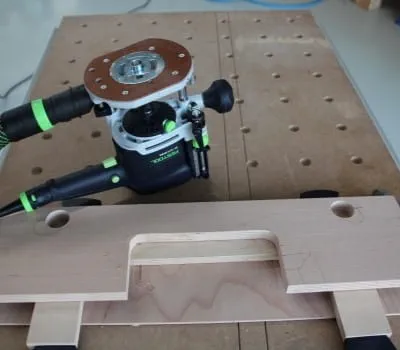 Išpjovos priekinėje dalyje