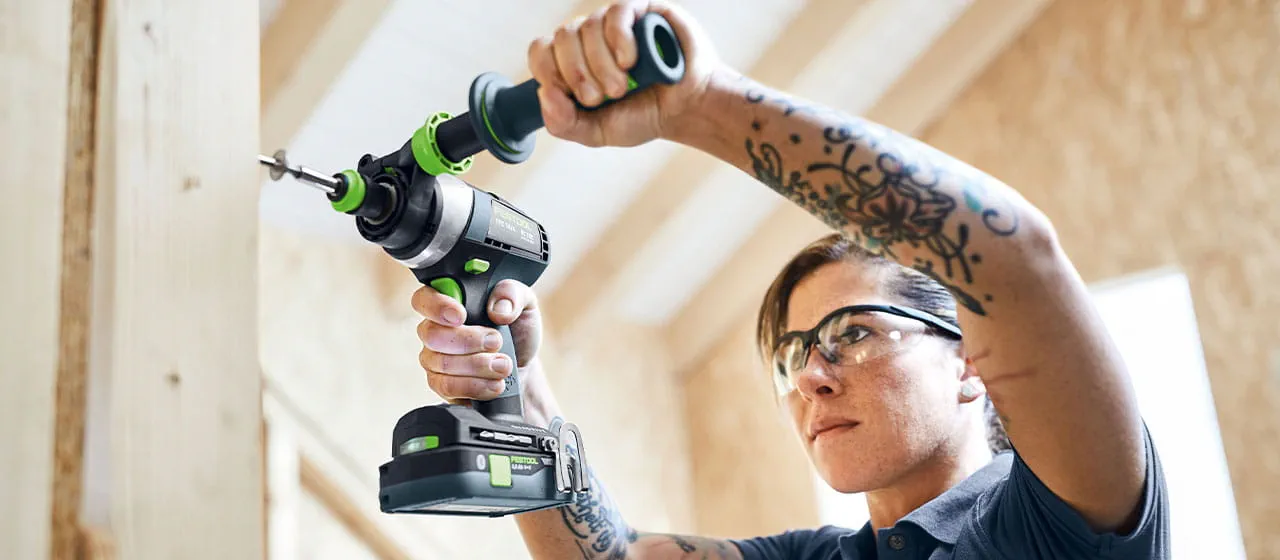 „SawStop“ technologija „Festool TKS 80“ stalinio diskinio pjūklo modelyje