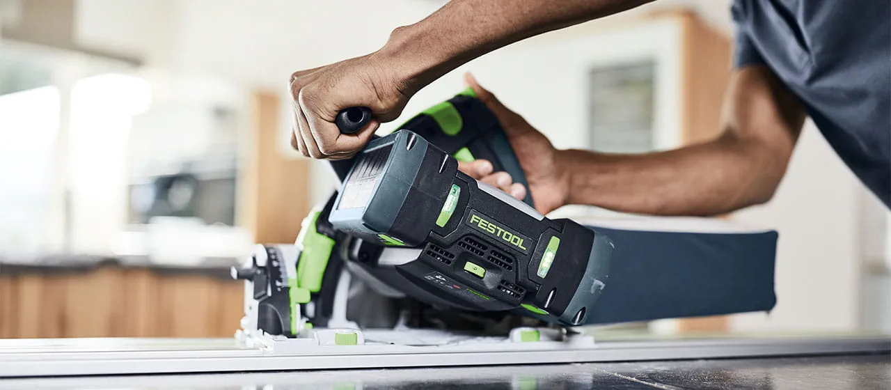 „SawStop“ technologija „Festool TKS 80“ stalinio diskinio pjūklo modelyje