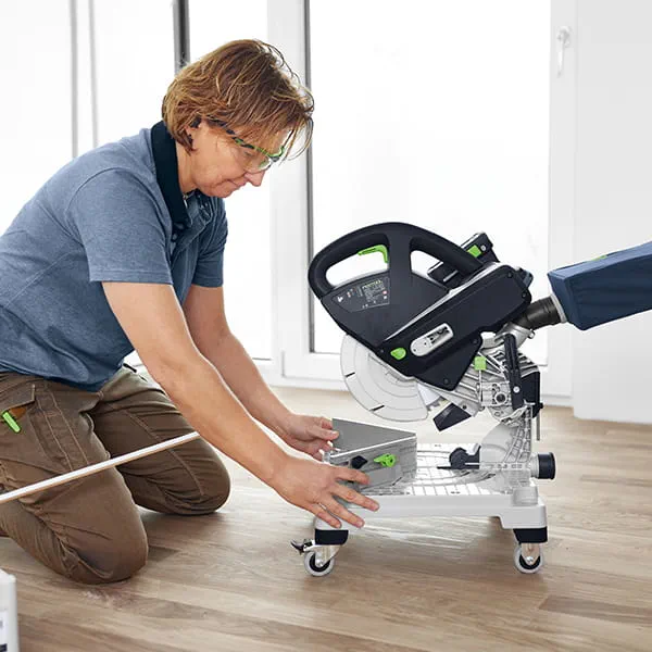 Naujasis „Festool“ akumuliatorinis pjūklas SYMC 70