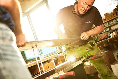 Jungiamoji atraminė plokštė užtikrina, kad atraminė plokštė vėliau neišsikraipytų.